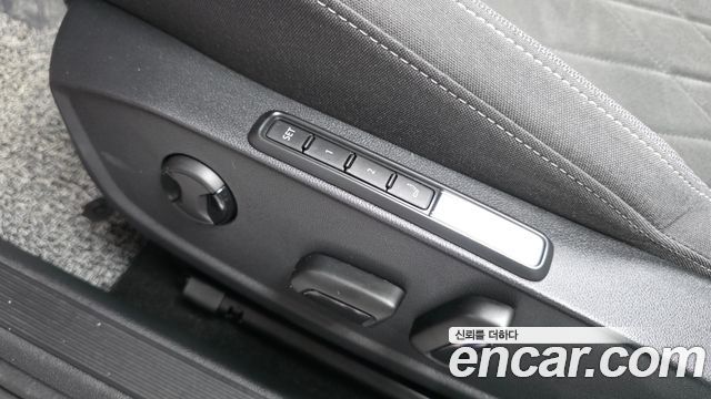 Volkswagen Golf 2024 — photo 30