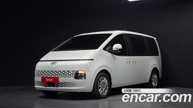 Hyundai Staria 2023 — photo 1