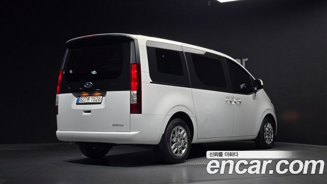 Hyundai Staria 2023 — photo 2