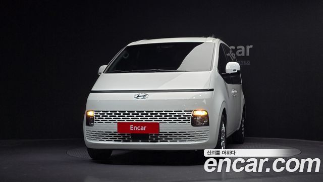 Hyundai Staria 2023 — photo 3