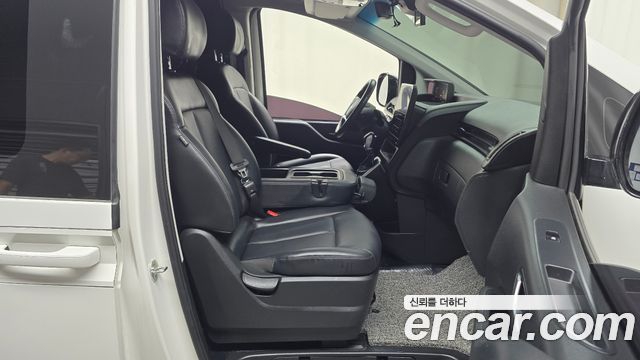 Hyundai Staria 2023 — photo 11