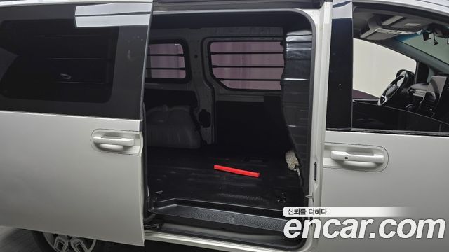 Hyundai Staria 2023 — photo 12