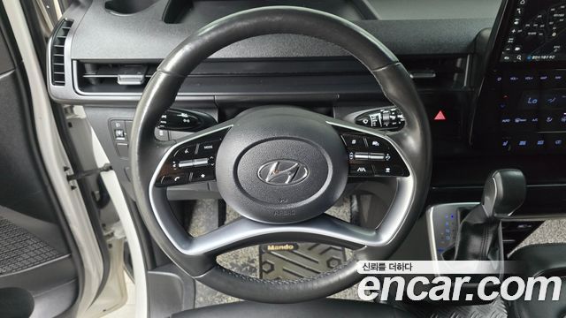Hyundai Staria 2023 — photo 13