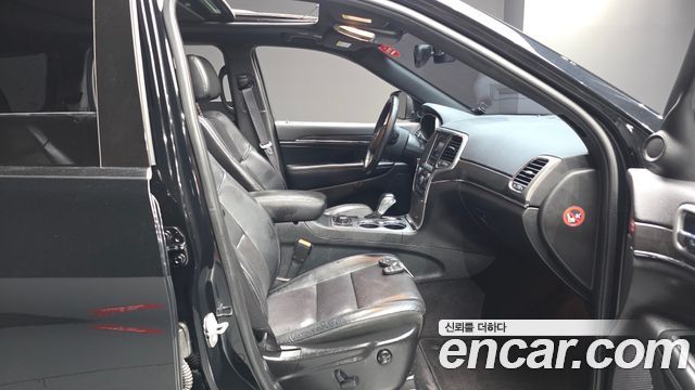 Jeep Cherokee 2018 — photo 16
