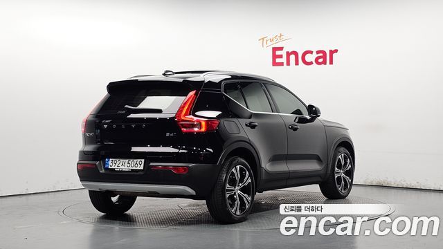 Volvo XC40 2022 — photo 2