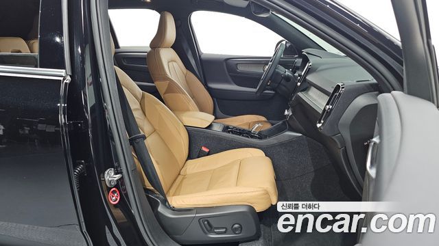 Volvo XC40 2022 — photo 13