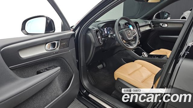 Volvo XC40 2022 — photo 17