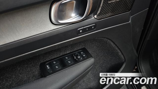 Volvo XC40 2022 — photo 23