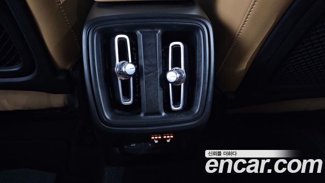 Volvo XC40 2022 — photo 24