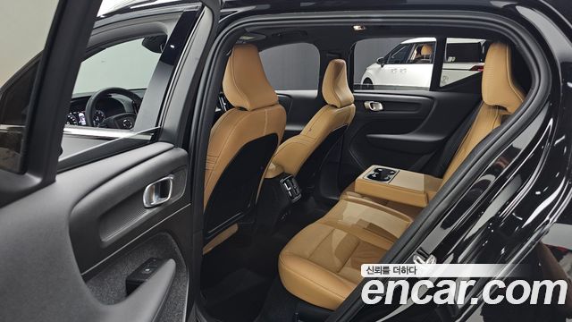 Volvo XC40 2022 — photo 16