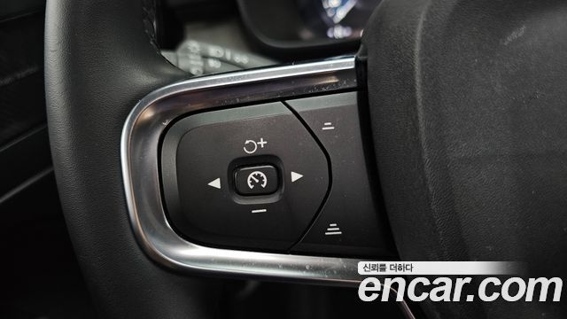 Volvo XC40 2022 — photo 27