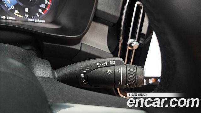 Volvo XC40 2022 — photo 34