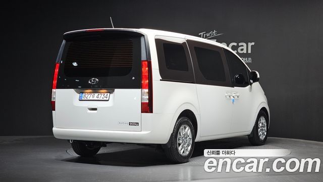 Hyundai Staria 2023 — photo 2