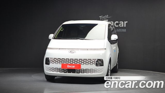 Hyundai Staria 2023 — photo 3