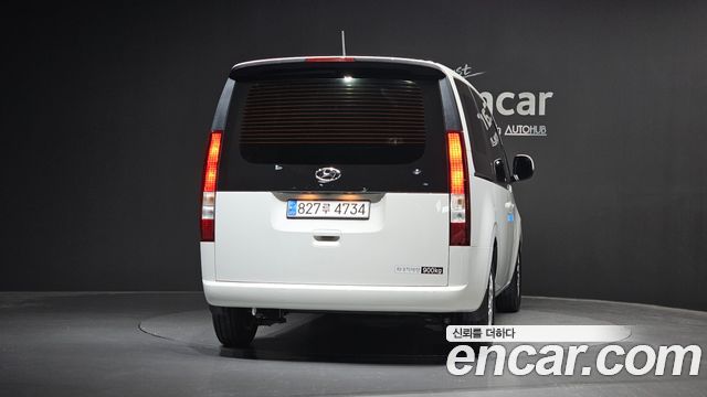 Hyundai Staria 2023 — photo 4