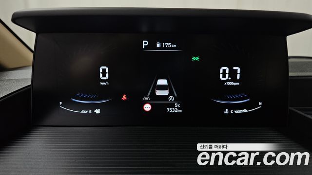 Hyundai Staria 2023 — photo 11