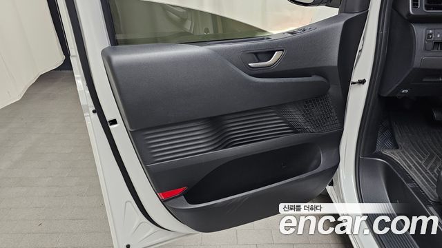Hyundai Staria 2023 — photo 14