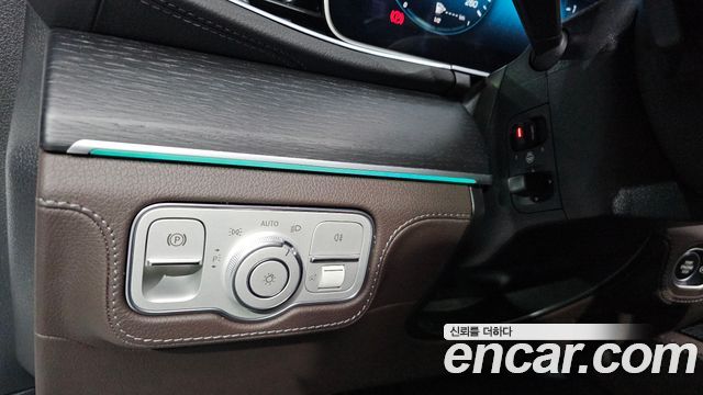 Mercedes-Benz GLE-Class 2023 — photo 29