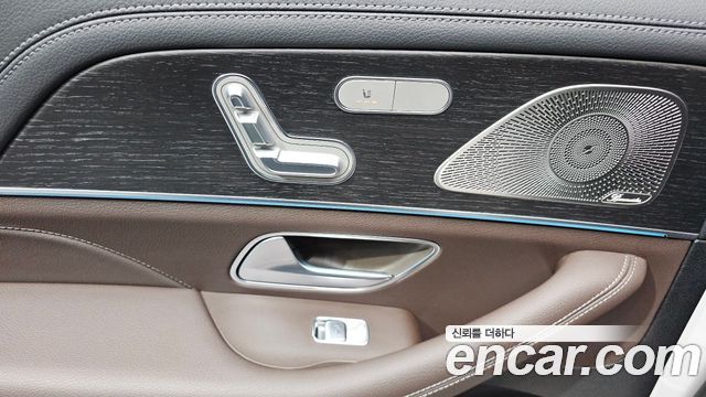 Mercedes-Benz GLE-Class 2023 — photo 32