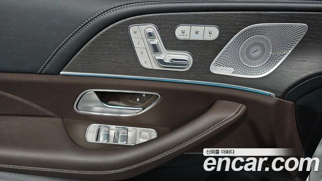 Mercedes-Benz GLE-Class 2023 — photo 33