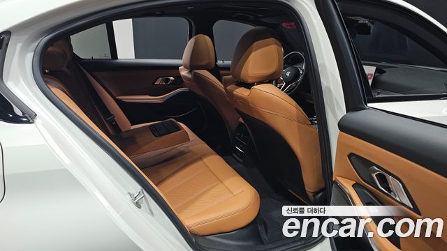 BMW 3-Series 2025 — photo 17