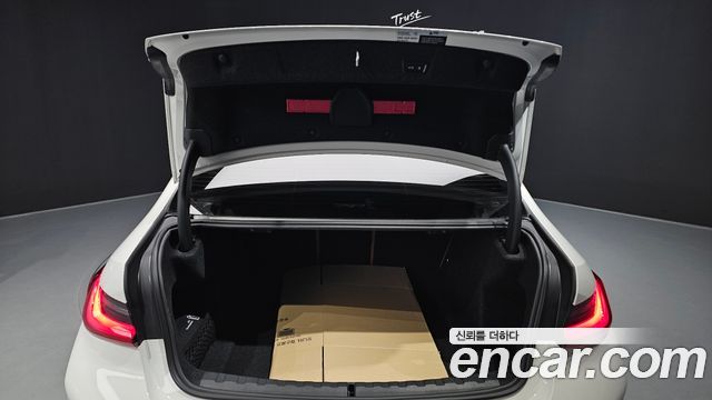 BMW 3-Series 2025 — photo 26