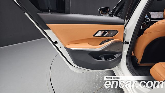 BMW 3-Series 2025 — photo 15