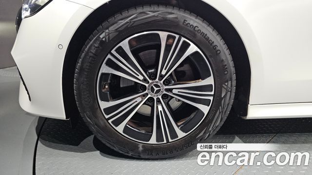Mercedes-Benz E-Class 2025 — photo 5