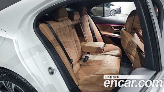 Mercedes-Benz E-Class 2025 — photo 17