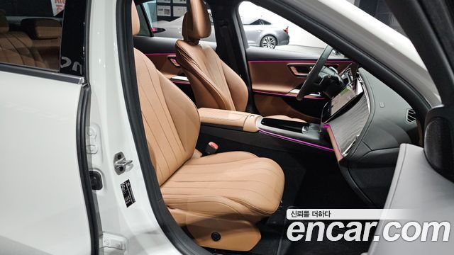 Mercedes-Benz E-Class 2025 — photo 18