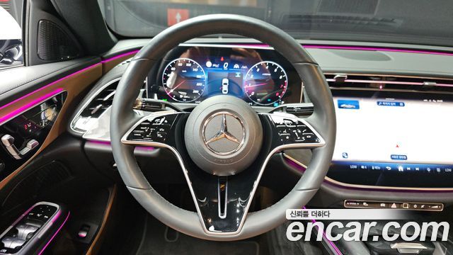 Mercedes-Benz E-Class 2025 — photo 19