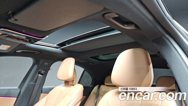 Mercedes-Benz E-Class 2025 — photo 25
