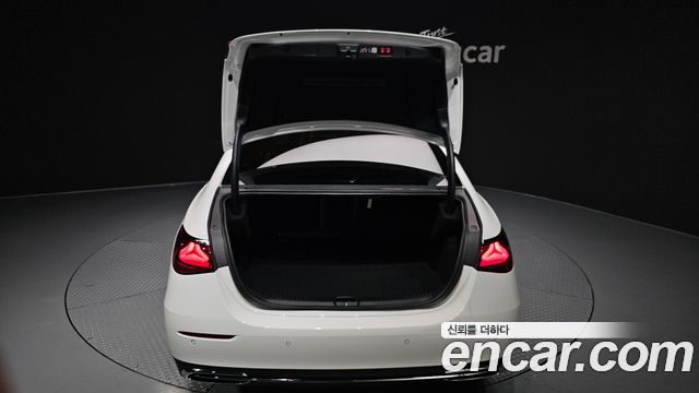 Mercedes-Benz E-Class 2025 — photo 26