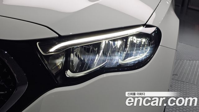 Mercedes-Benz E-Class 2025 — photo 8