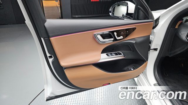 Mercedes-Benz E-Class 2025 — photo 14