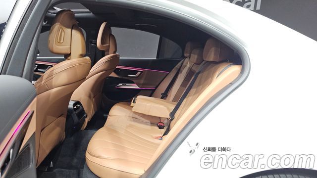 Mercedes-Benz E-Class 2025 — photo 16