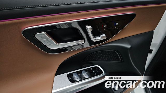 Mercedes-Benz E-Class 2025 — photo 28