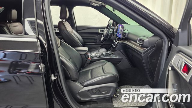 Ford Explorer 2021 — photo 17