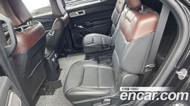 Ford Explorer 2021 — photo 16