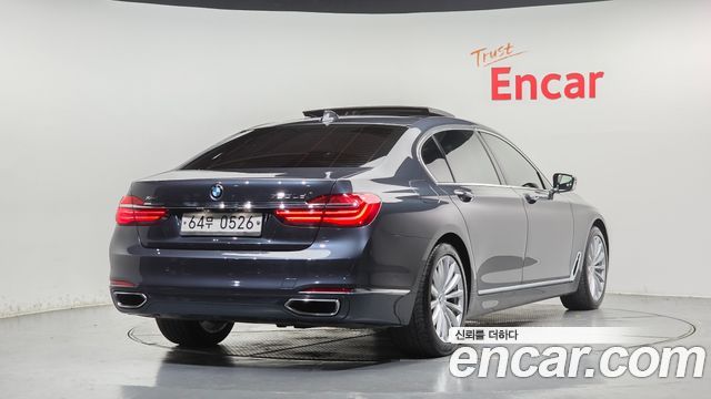 BMW 7-Series 2016 — photo 2