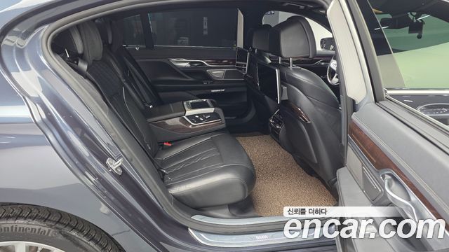 BMW 7-Series 2016 — photo 12