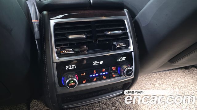 BMW 7-Series 2016 — photo 17
