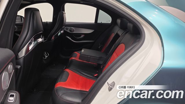 Mercedes-Benz C-Class 2018 — photo 18