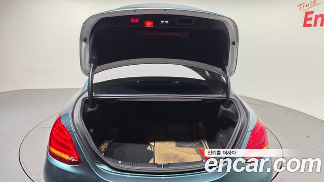 Mercedes-Benz C-Class 2018 — photo 26