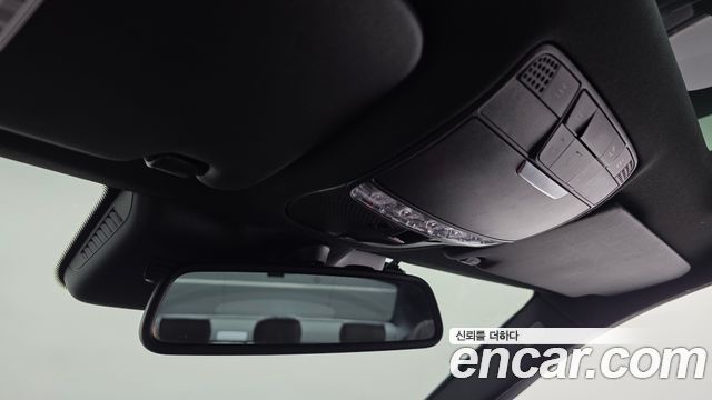 Mercedes-Benz C-Class 2018 — photo 30