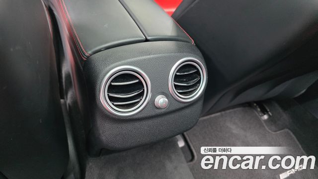 Mercedes-Benz C-Class 2018 — photo 31