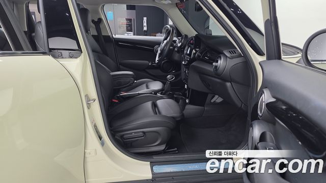 Mini Cooper 2019 — photo 17