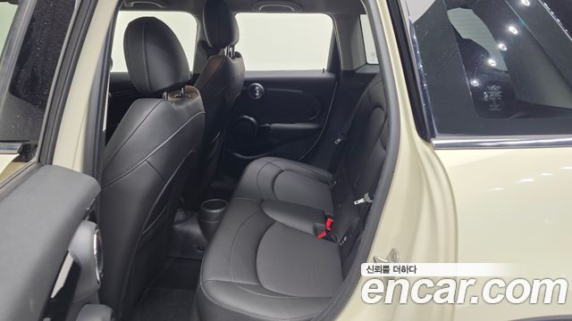Mini Cooper 2019 — photo 18