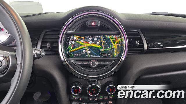 Mini Cooper 2019 — photo 20