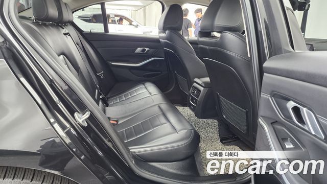 BMW 3-Series 2022 — photo 18